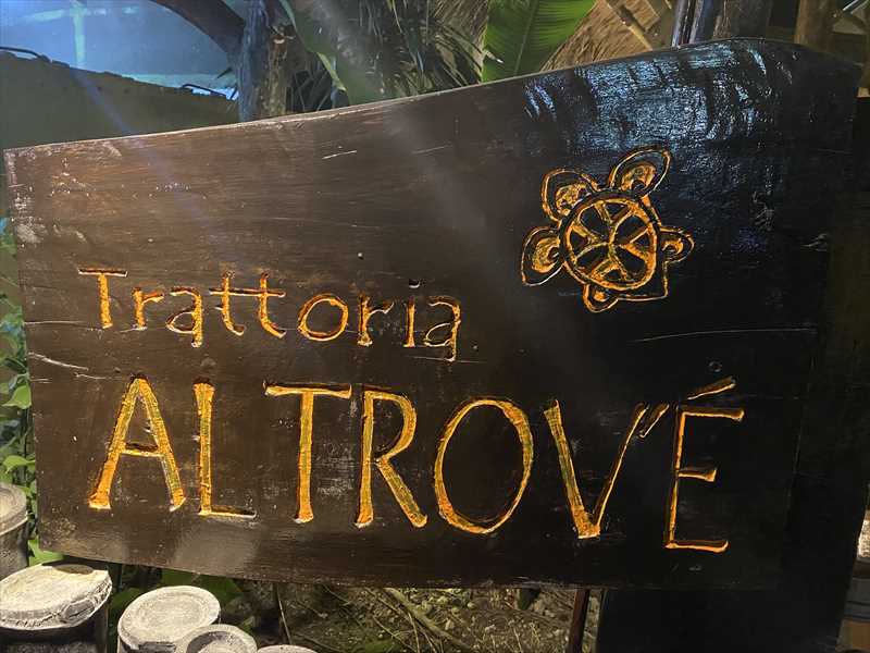 TRATTORIA　ALTROVEの看板