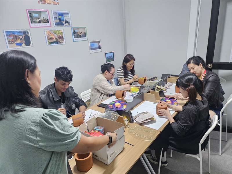 A&J-ECO-Clay Pot Painting