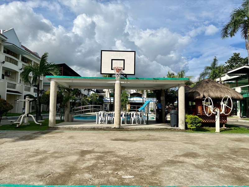 fella1-Basket court_